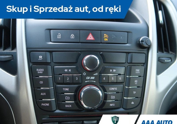 Opel Astra cena 26000 przebieg: 175943, rok produkcji 2011 z Poznań małe 172